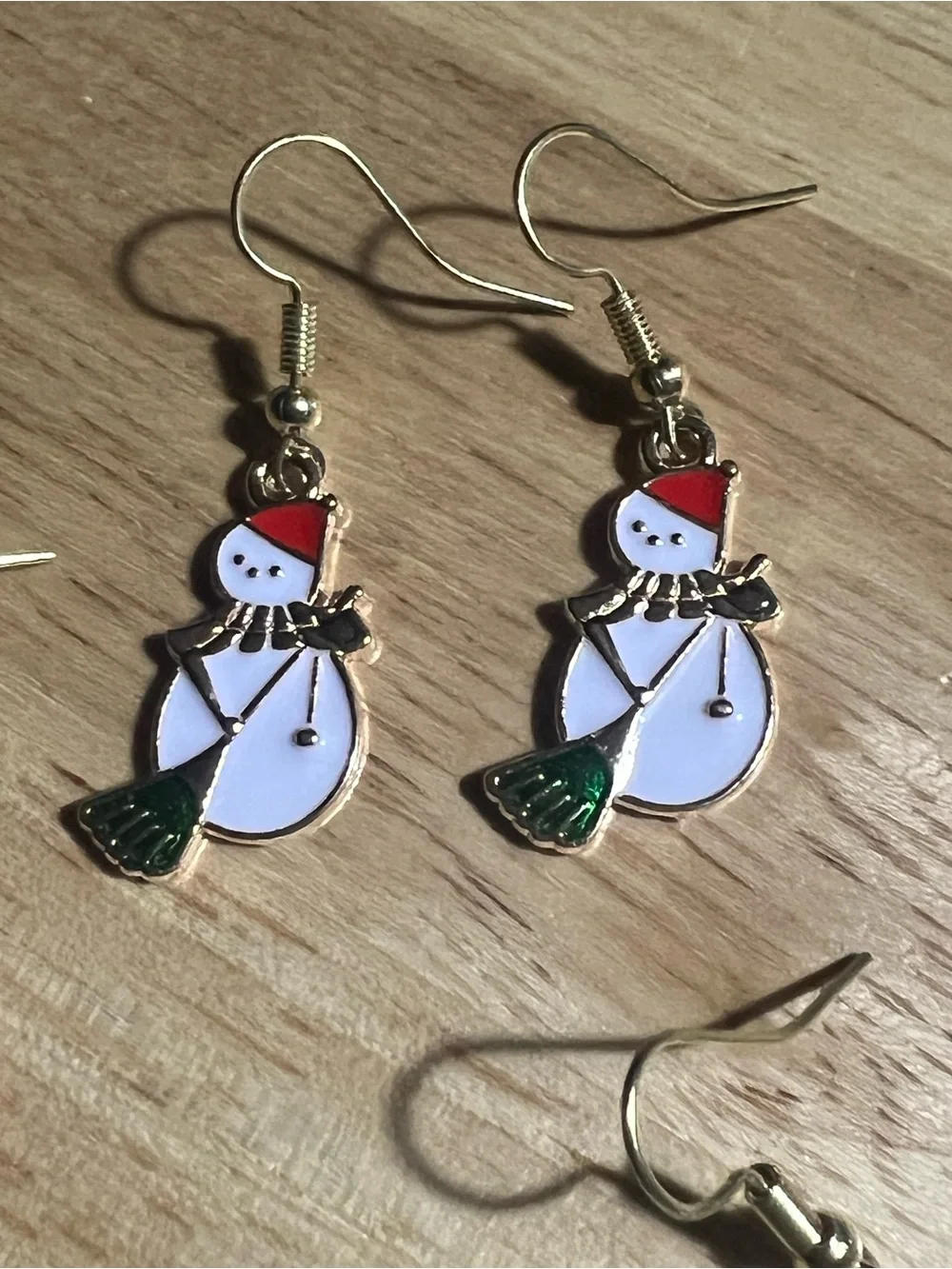Festive Kids Snowman Dangle Earrings - White & Green E125